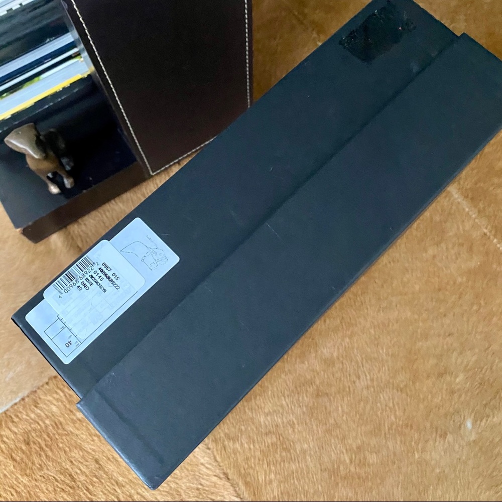 AUTH VALENTINO GARAVANI BLACK SHOE BOX - Picture 7 of 12